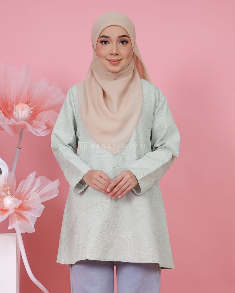 Hazel Top in Mint Green - Image 4