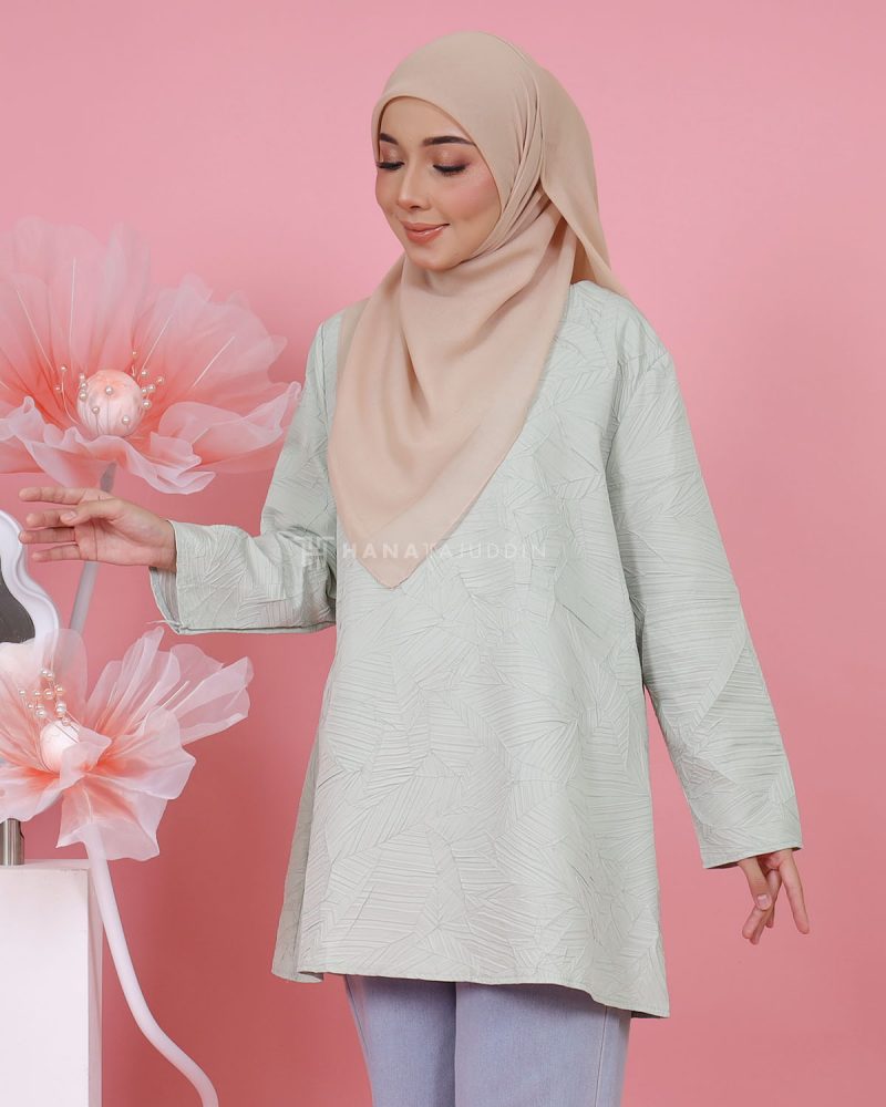 Hazel Top in Mint Green - Image 5