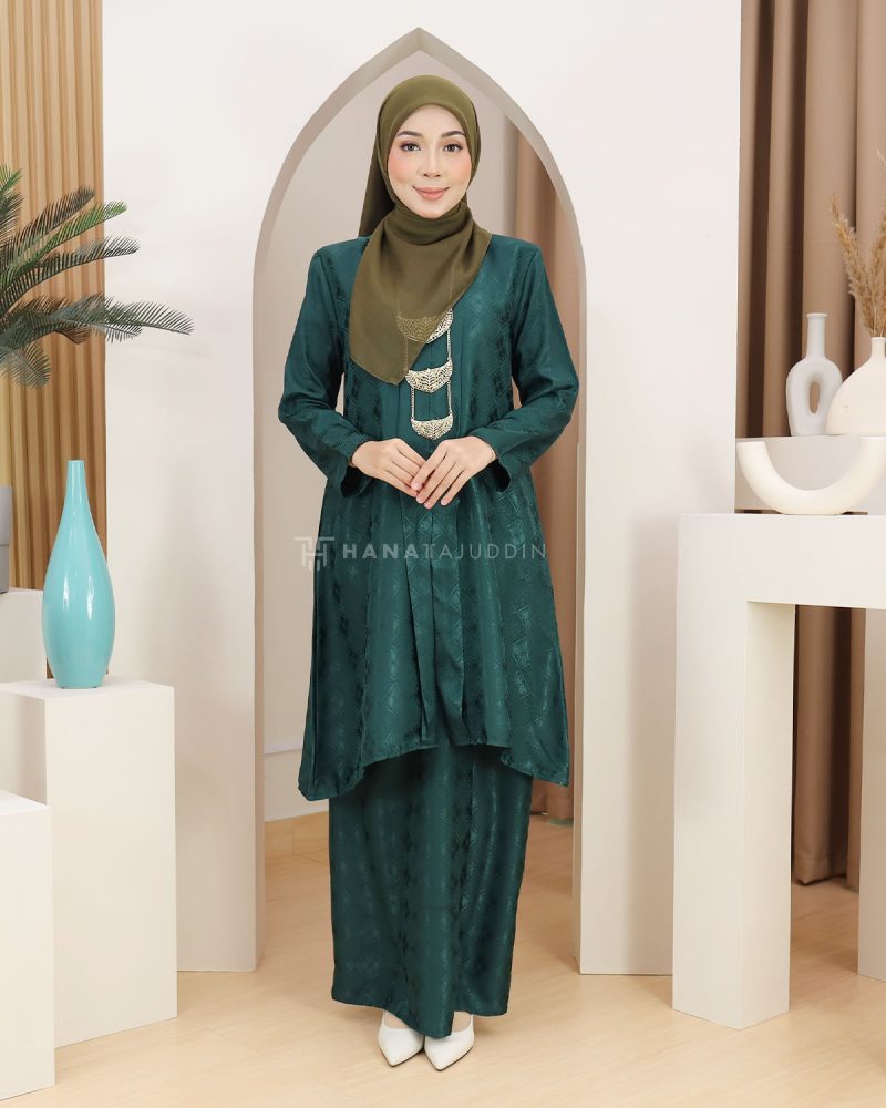 Kebarung Mahsuri in Emerald Green - Image 5