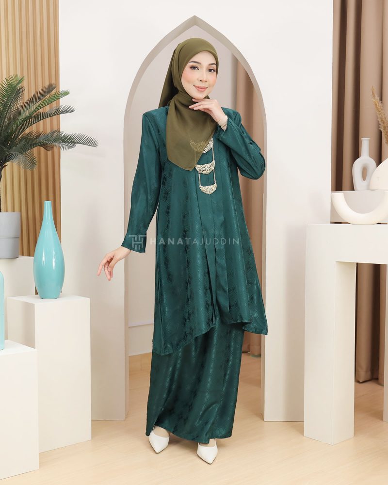 Kebarung Mahsuri in Emerald Green - Image 4