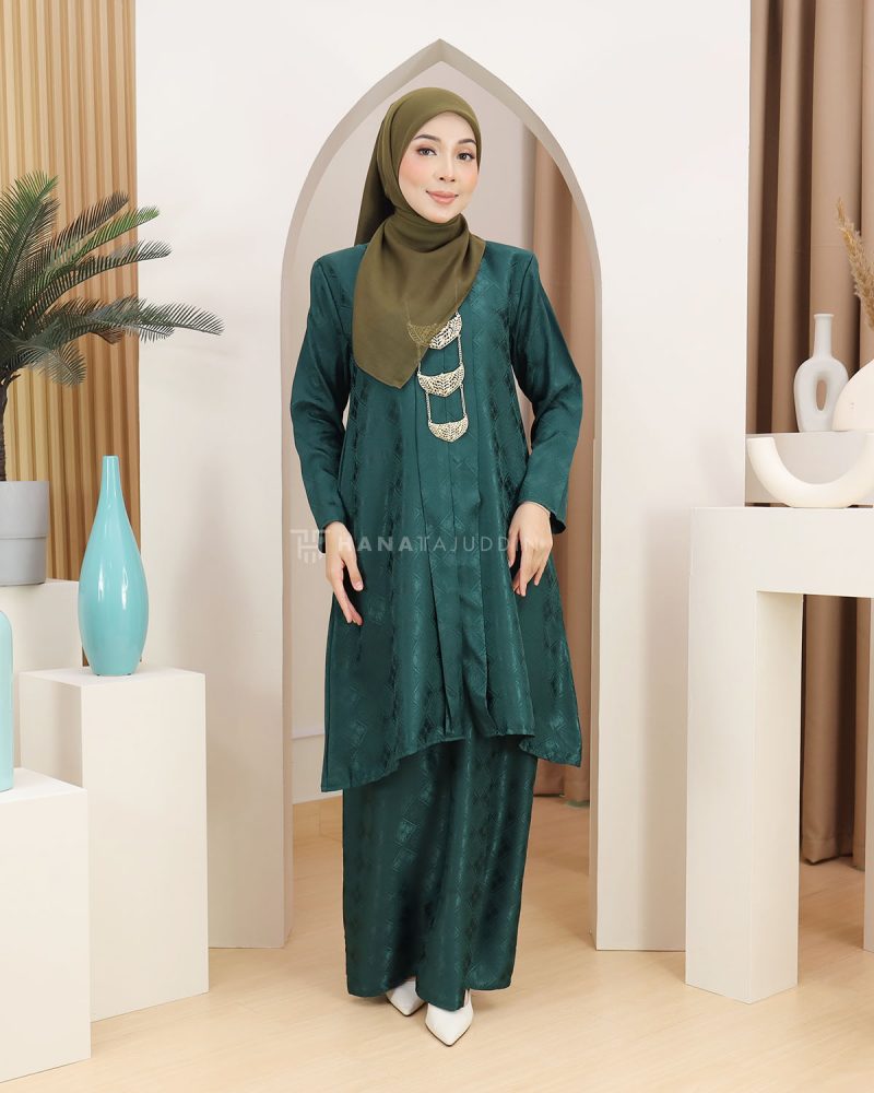 Kebarung Mahsuri in Emerald Green - Image 2