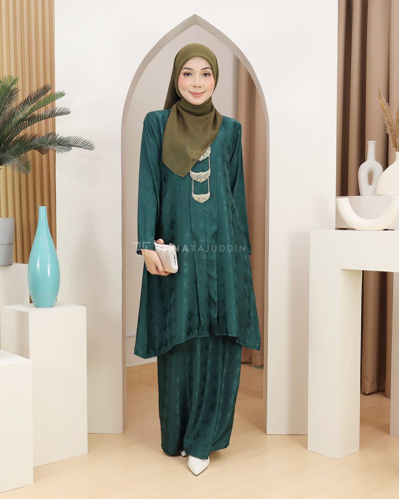 Kebarung Mahsuri in Emerald Green - Image 3