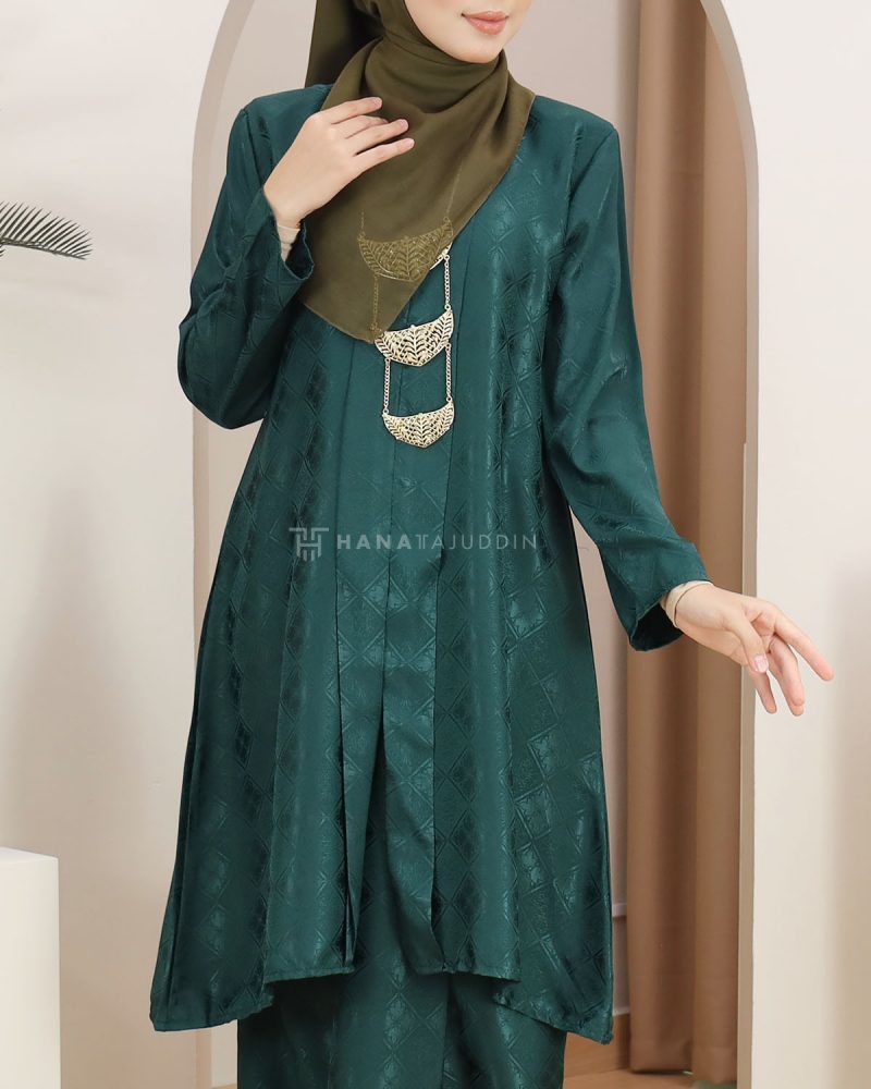 Kebarung Mahsuri in Emerald Green - Image 6