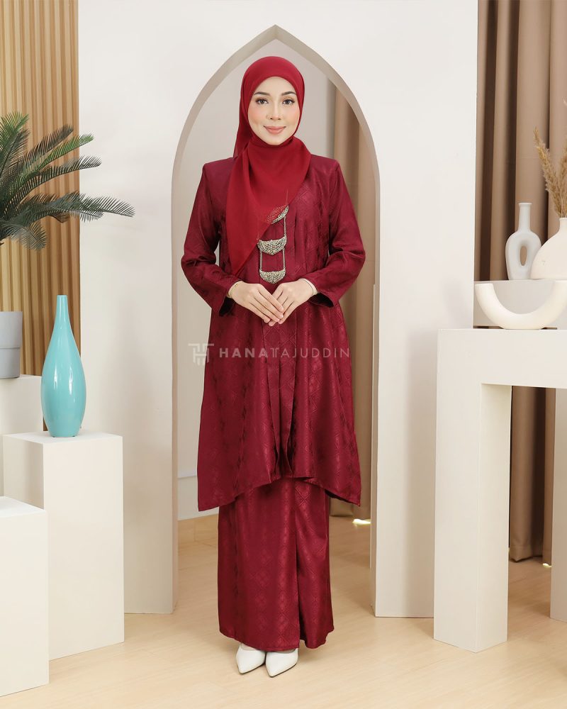 Kebarung Mahsuri in Maroon - Image 4