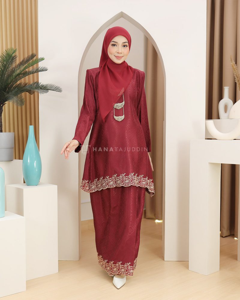 Kurung Lestari in Maroon