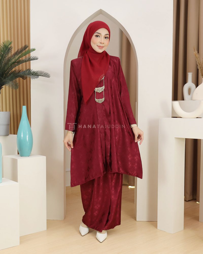 Kebarung Mahsuri in Maroon - Image 3