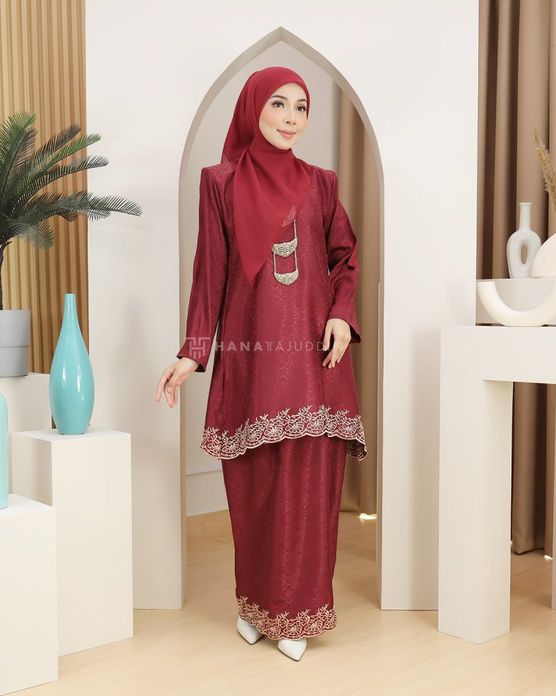 Kurung Lestari in Maroon - Image 4