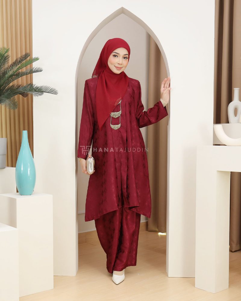 Kebarung Mahsuri in Maroon - Image 2