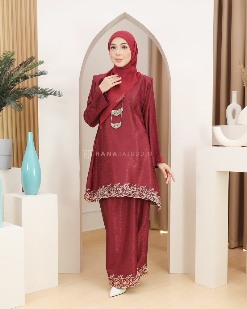 Kurung Lestari in Maroon - Image 3