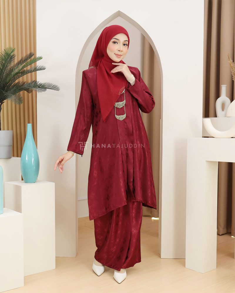 Kebarung Mahsuri in Maroon