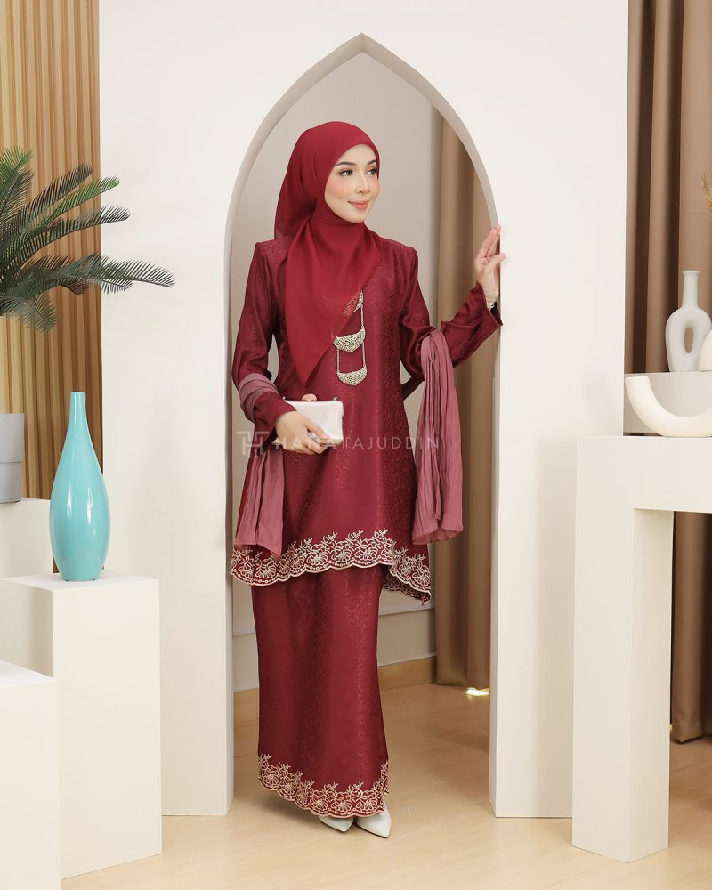 Kurung Lestari in Maroon - Image 2