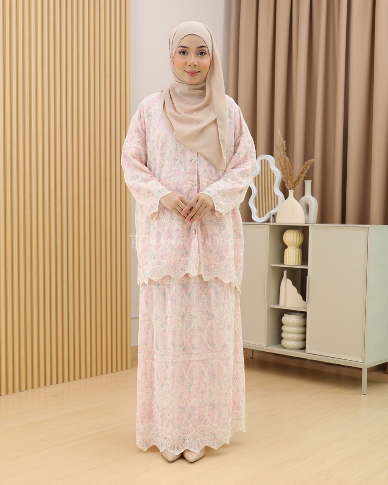 Kurung Maya in Soft Pink - Image 4