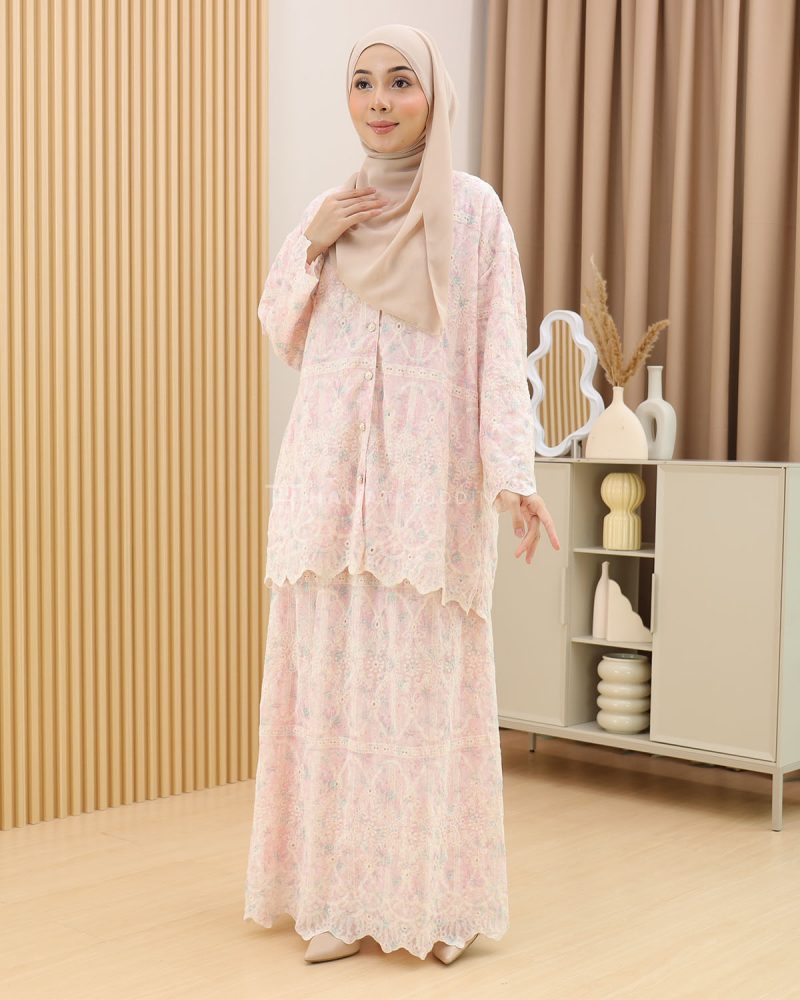Kurung Maya in Soft Pink - Image 2