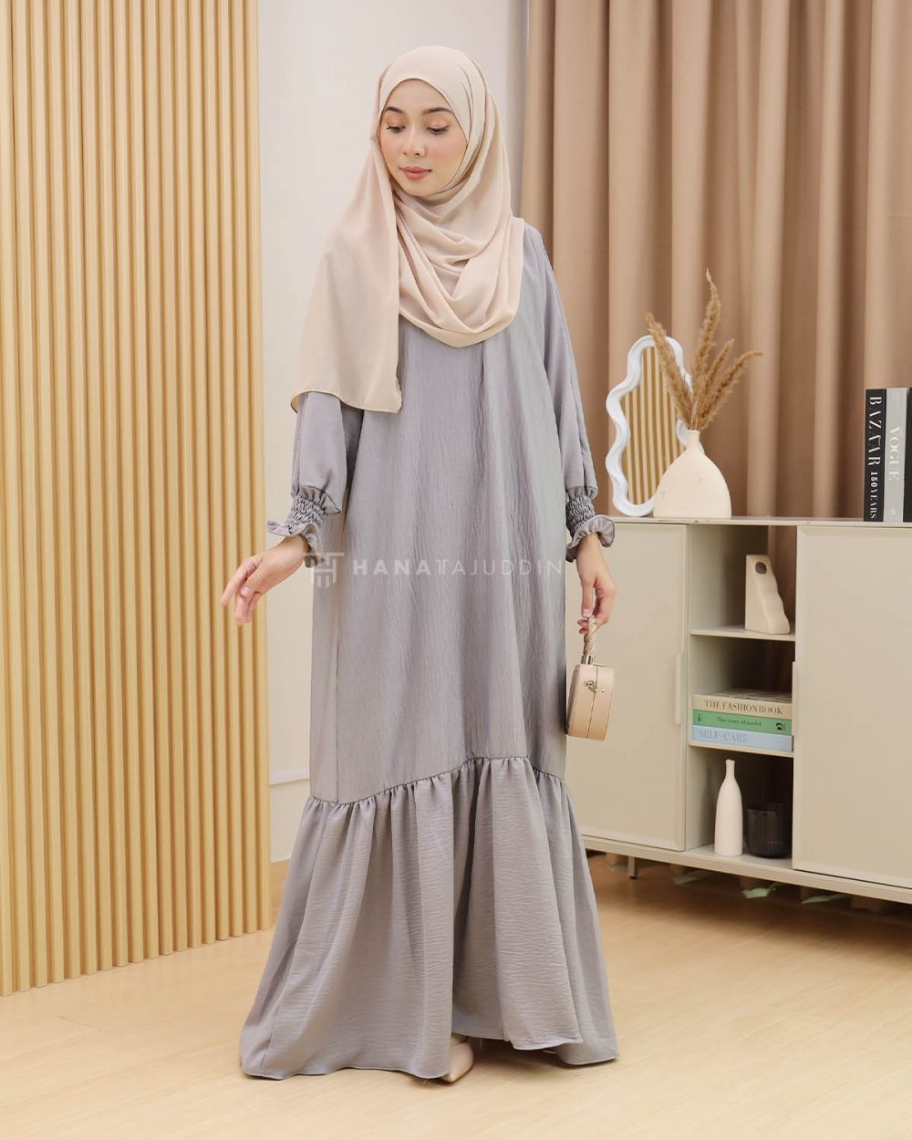 Minaa Abaya in Ash Grey