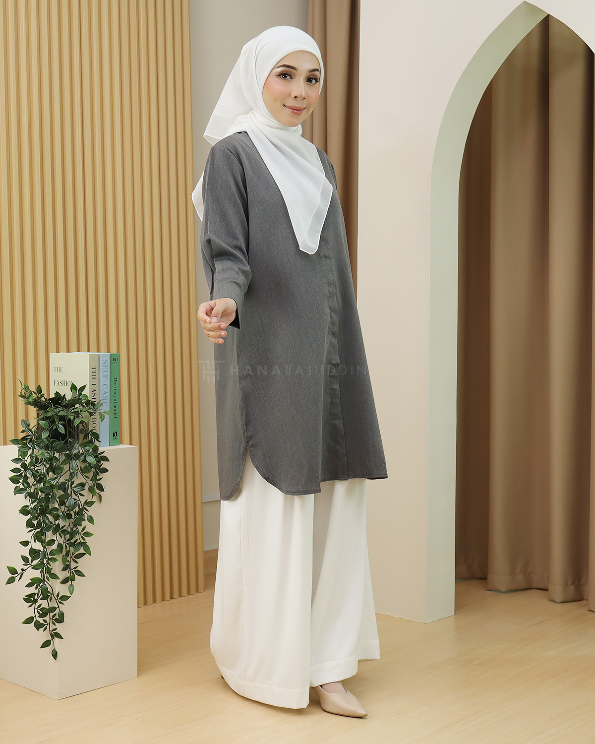 Edora Top in Dark Grey - Image 3