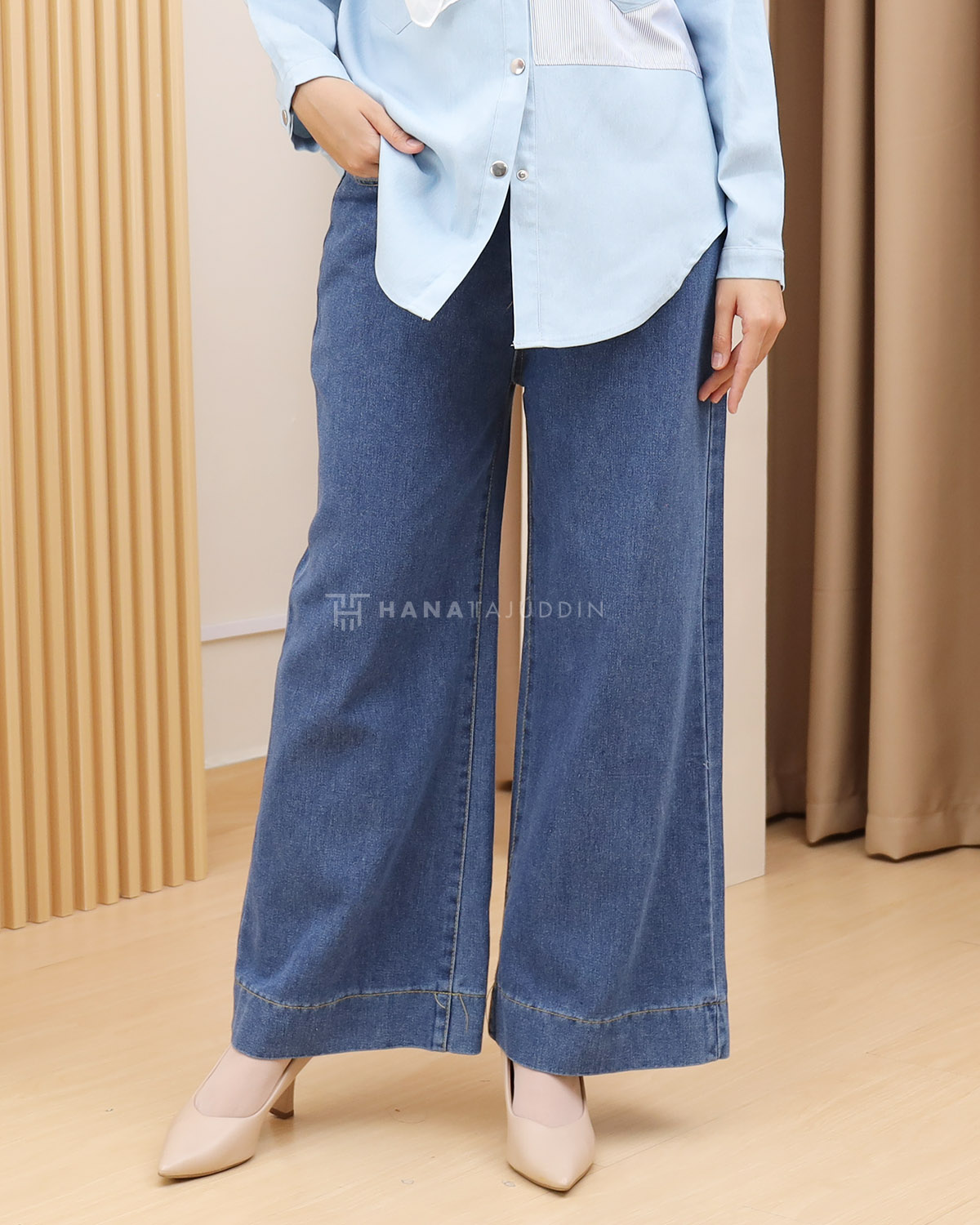 Mynn Wide Leg Jeans in Dark Blue - Image 4