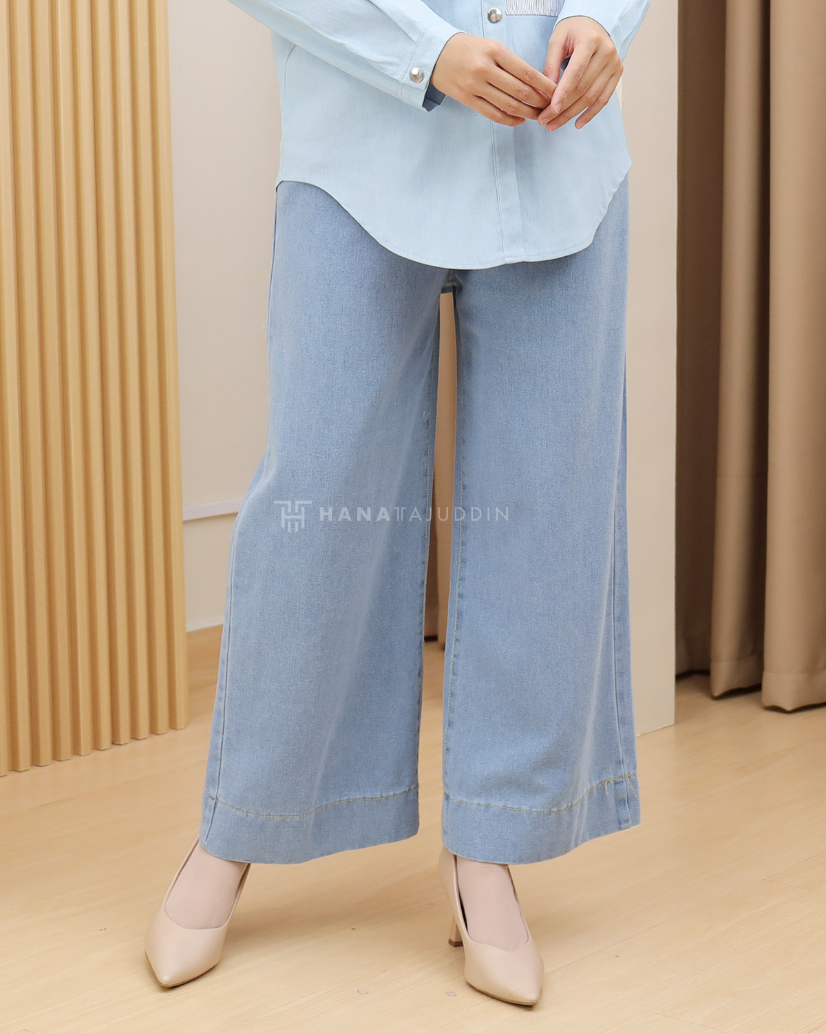 Mynn Wide Leg Jeans in Washed Blue - Image 5